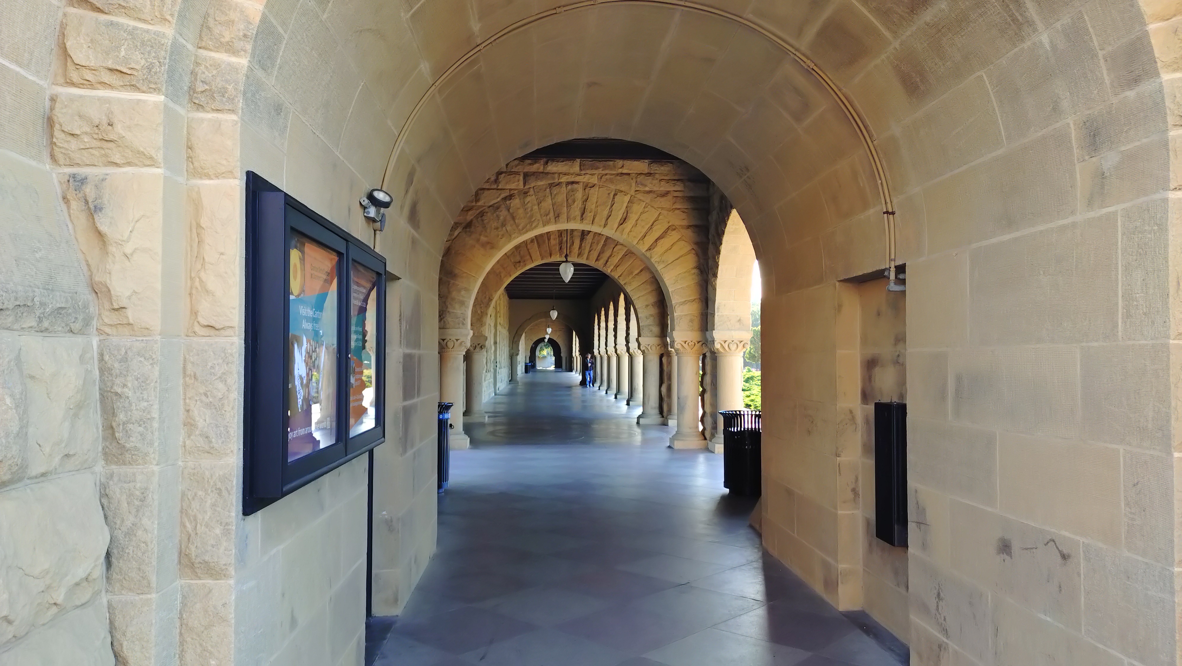 (2026-05-30) Stanford University 的走廊。
