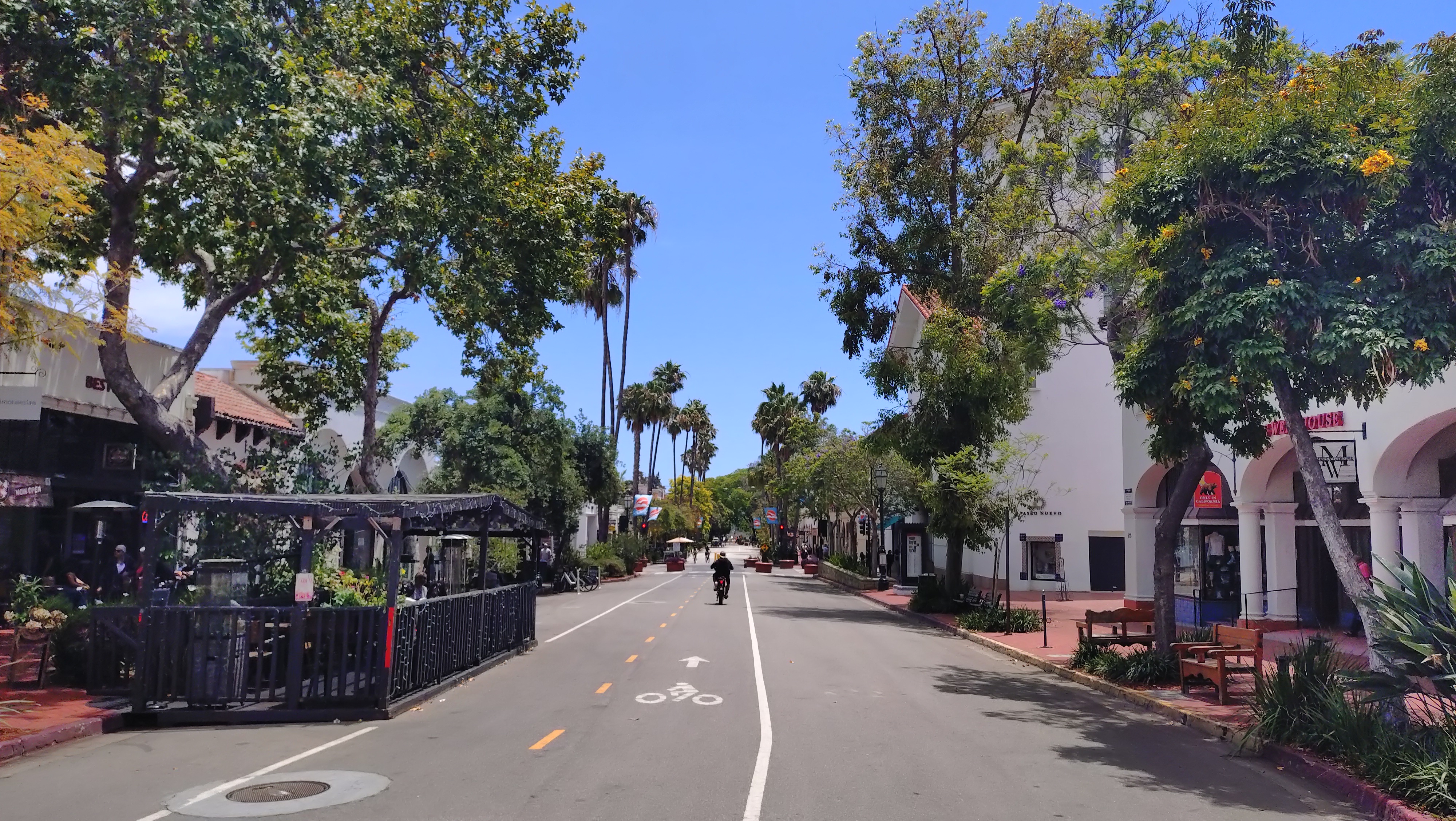 (2026-05-29) 第一站 Santa Barbara 海邊小鎮。我們預計在 Santa Barbara 吃午餐，然後繼續出發。