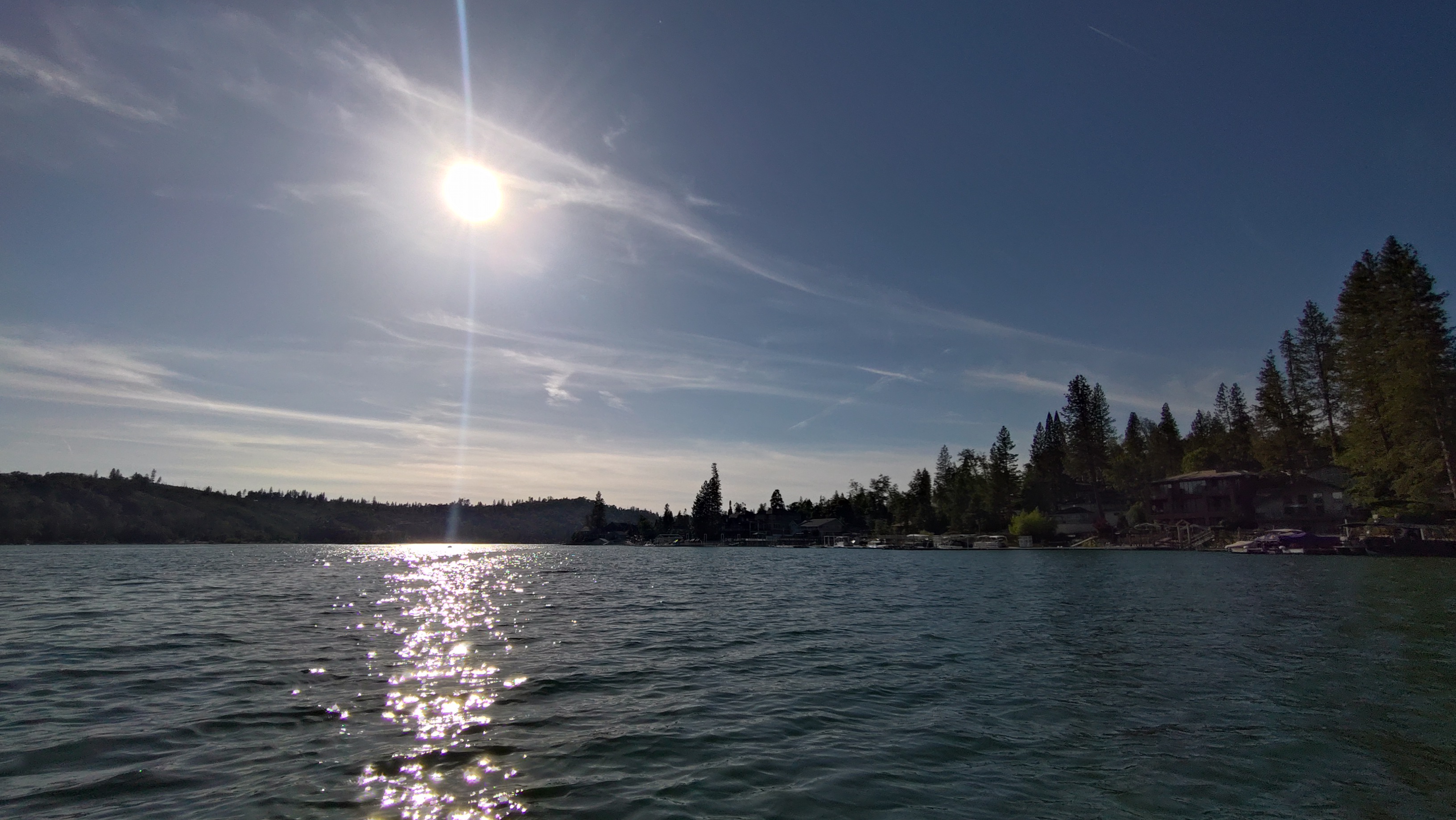 (2026-06-02) Bass Lake 湖上，救生衣蠻熱的。