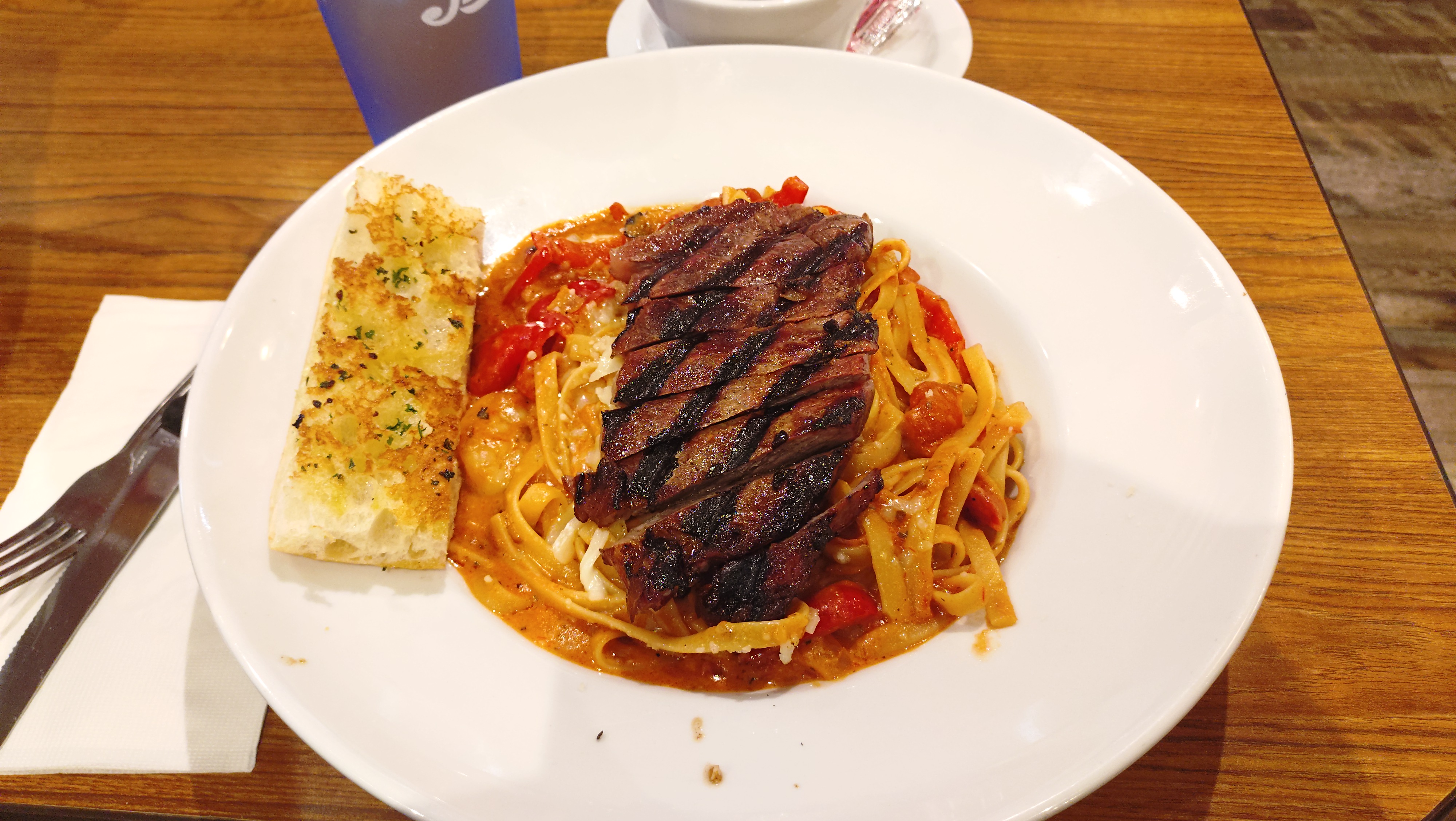 (2026-06-02) Mountain Oaks Cafe 的義大利麵味道不錯，我們去的時候，Google Map 的菜單跟實際菜單不同。店內菜單有更新過。