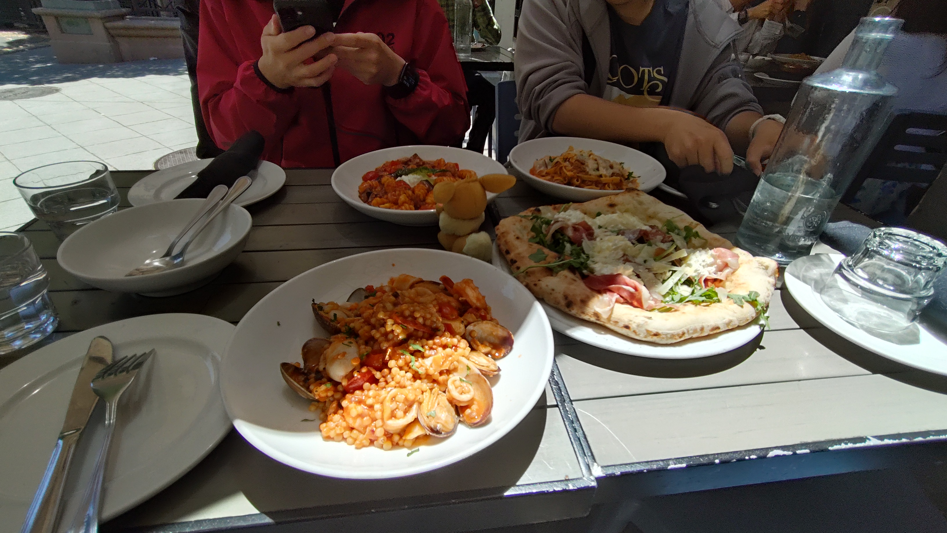 (2026-05-30) Castro Street Mountain View 我們吃的餐廳叫做 Doppio Zero，那個 Pizza 似乎是招牌。然後我點西西里義大利麵（珍珠麵）