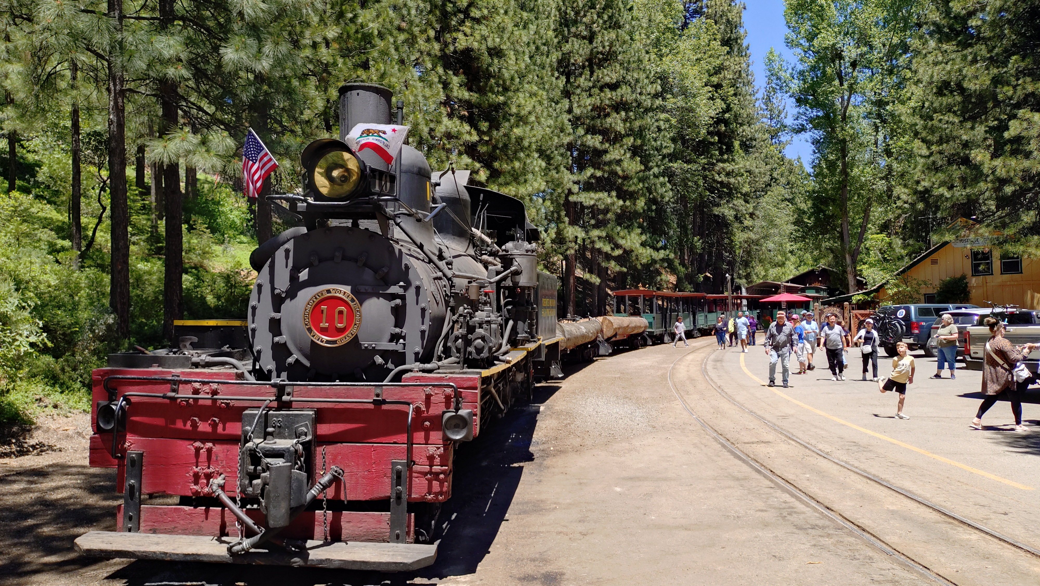 (2026-06-02) Sugar Pine Railroad 的火車全景，之前應該是運木材的，現在轉型成觀光列車了。