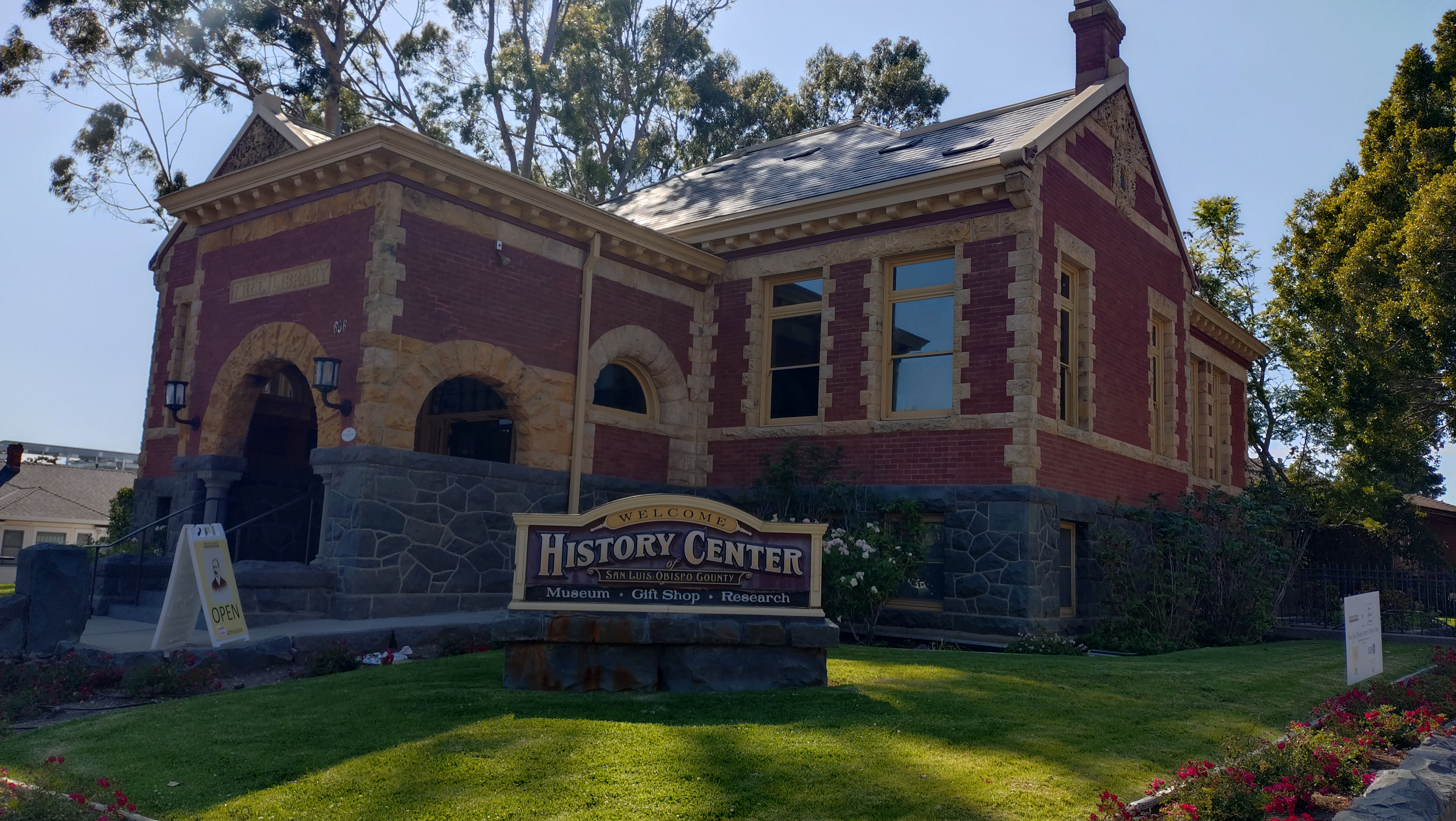 (2026-05-29) San Luis Obispo 的城鎮歷史中心。門票是捐款 $5 USD，裡面不大。這裡公園旁邊還在舉辦畢業祭。