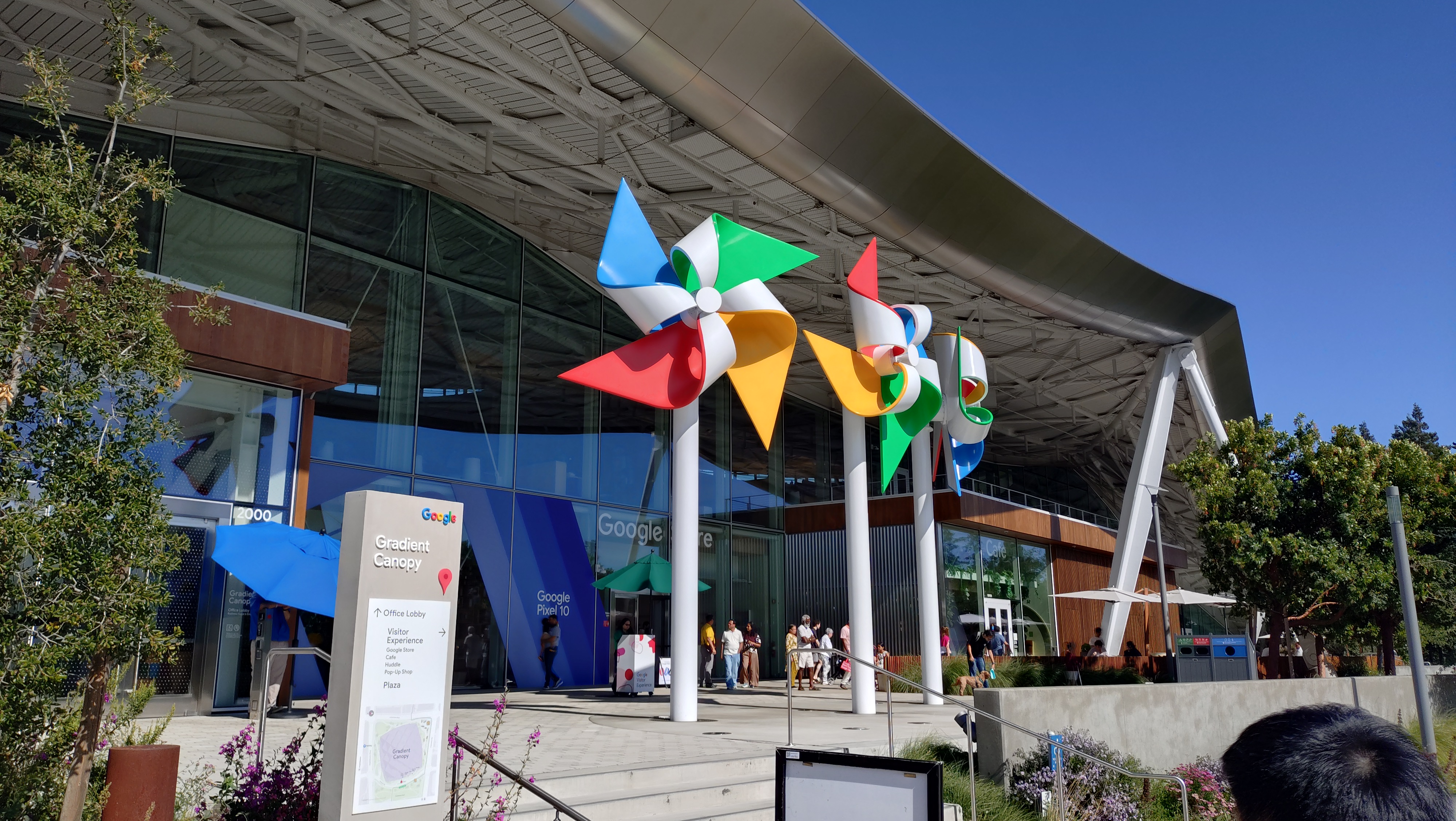 (2026-05-30) Google Visit Experience 外的大風車。