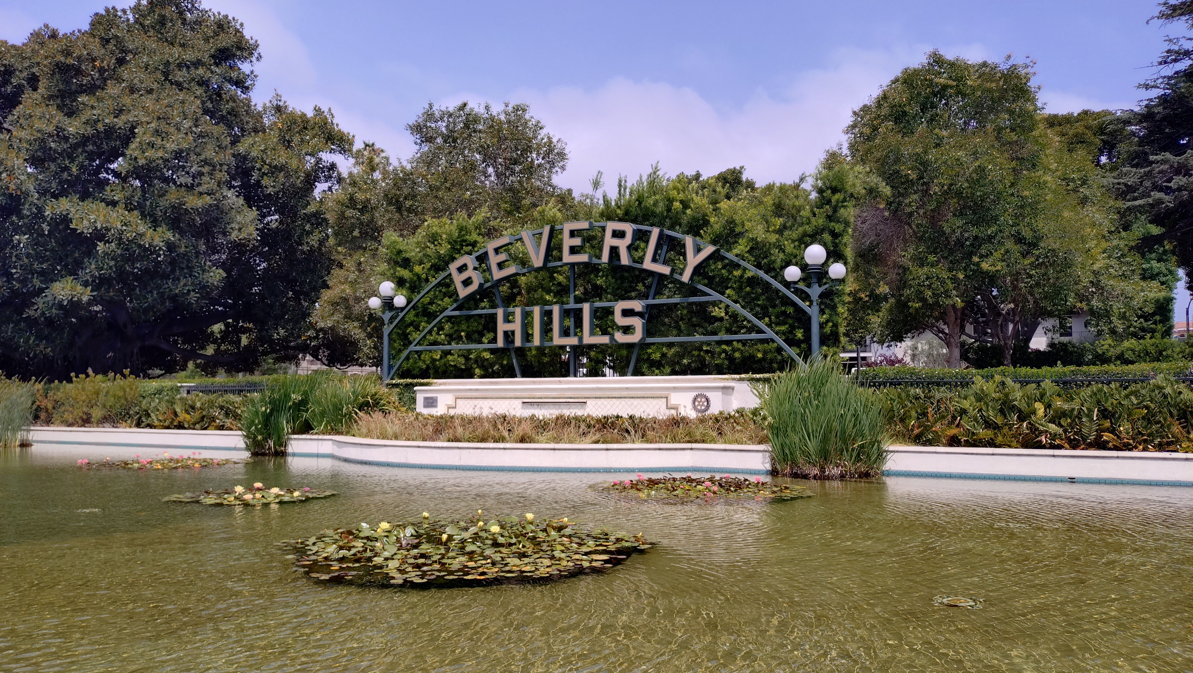 (2026-06-05) Beverly Hills 的標誌。