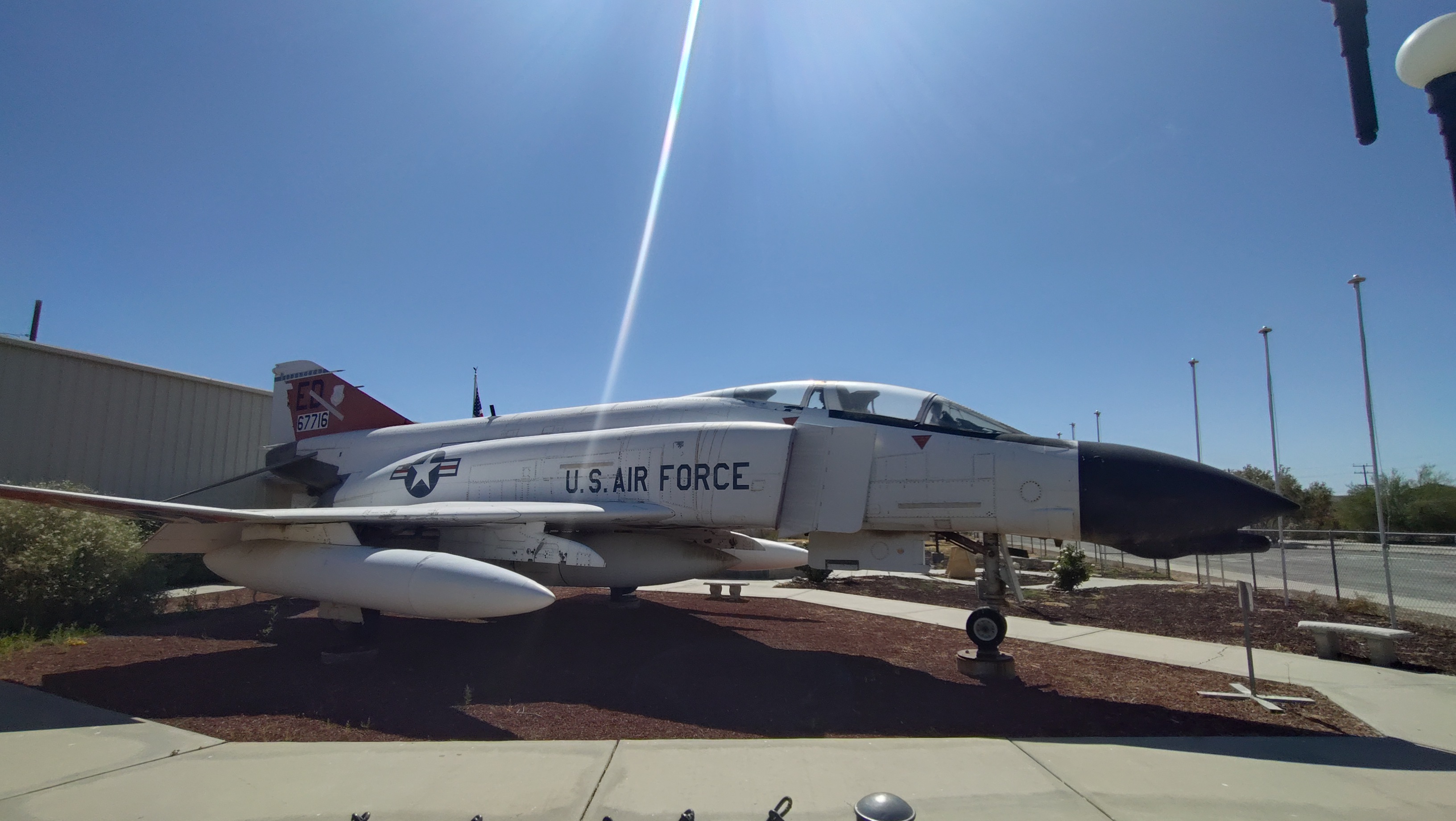 (2026-06-03) Boron Aerospace Museum 外的 McDonnell Douglas F-4D Phantom II 戰鬥機。